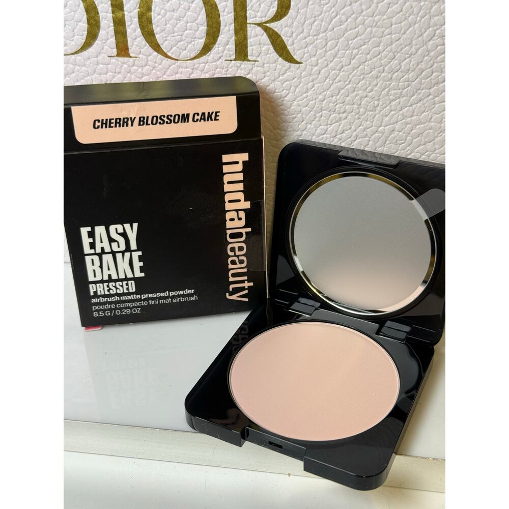 HUDA Beauty Easy Bake Pressed Powder - CHERRY BLOSSOM 8.5g